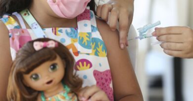 A Secretaria de Saúde, Vigilância Epidemiológica, informam que estará  realizando a vacinação, contra a Covid-19 e Influenza