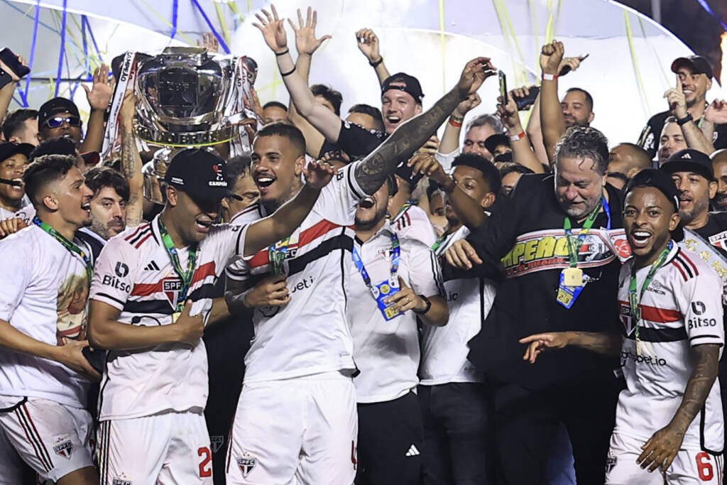 São Paulo segura empate e conquista a inédita Copa do Brasil